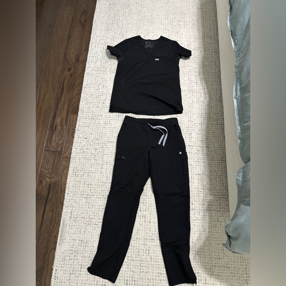 Figs black scrub set (S) - cargo pants and top